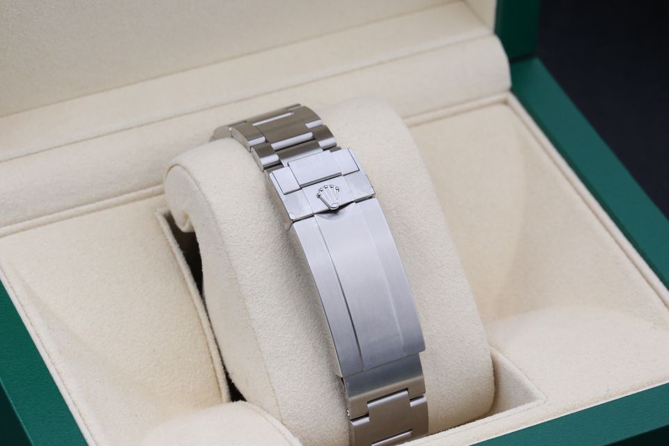 Rolex Sea-Dweller 126600 Image 3